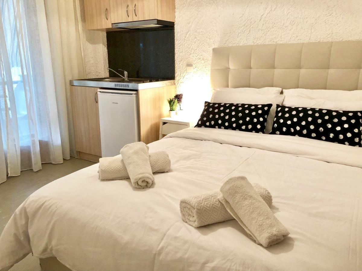 Katerina Apartments Neos Pirgos Ngoại thất bức ảnh